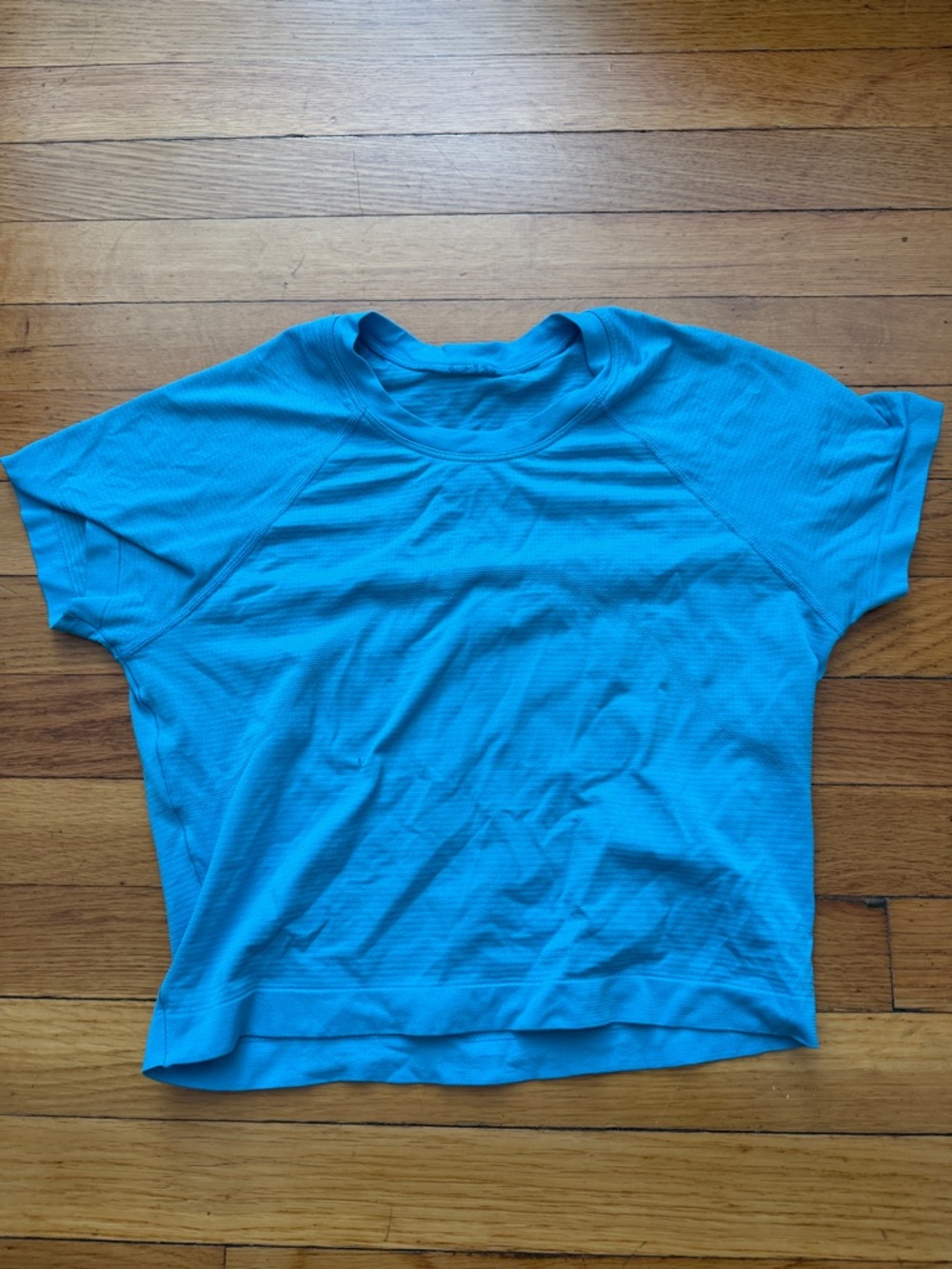 Lululemon cropped t shirt - new